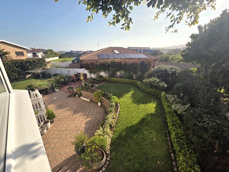 5 Bedroom Property for Sale in Outeniqua Strand Western Cape